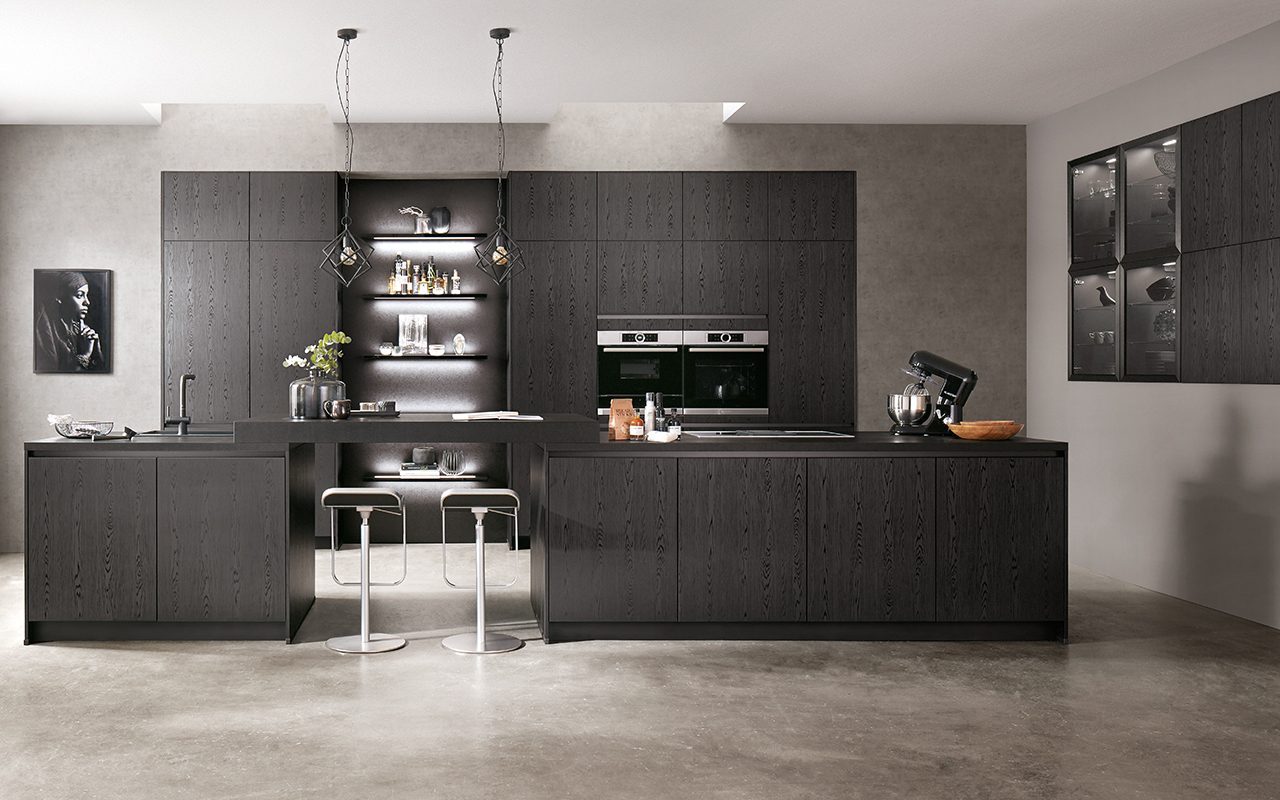 Black accent modern kitchen